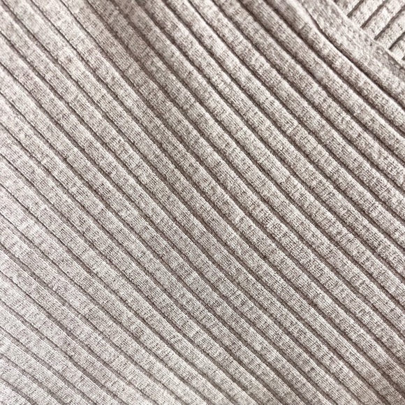 NWT CARBON38
Long Sleeve Wrap Ribbed Top - Beige - XS - Picture 10 of 10